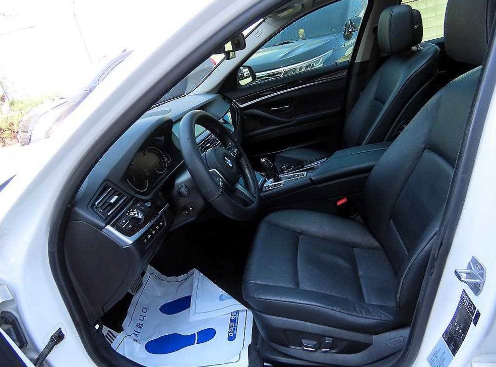 BMW 5시리즈 520d 사진 5