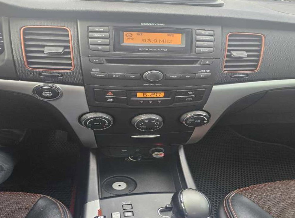KG모빌리티(쌍용)  코란도 CLUBBY 4WD 사진 10