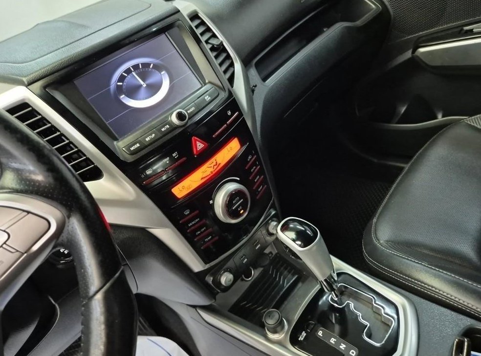 KG모빌리티(쌍용)  티볼리 디젤 2WD 1.6 LX 사진 10