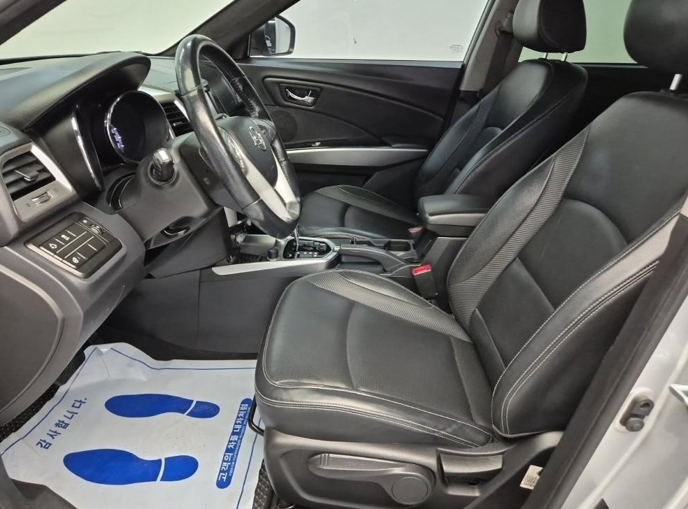 KG모빌리티(쌍용)  티볼리 디젤 2WD 1.6 LX 사진 11