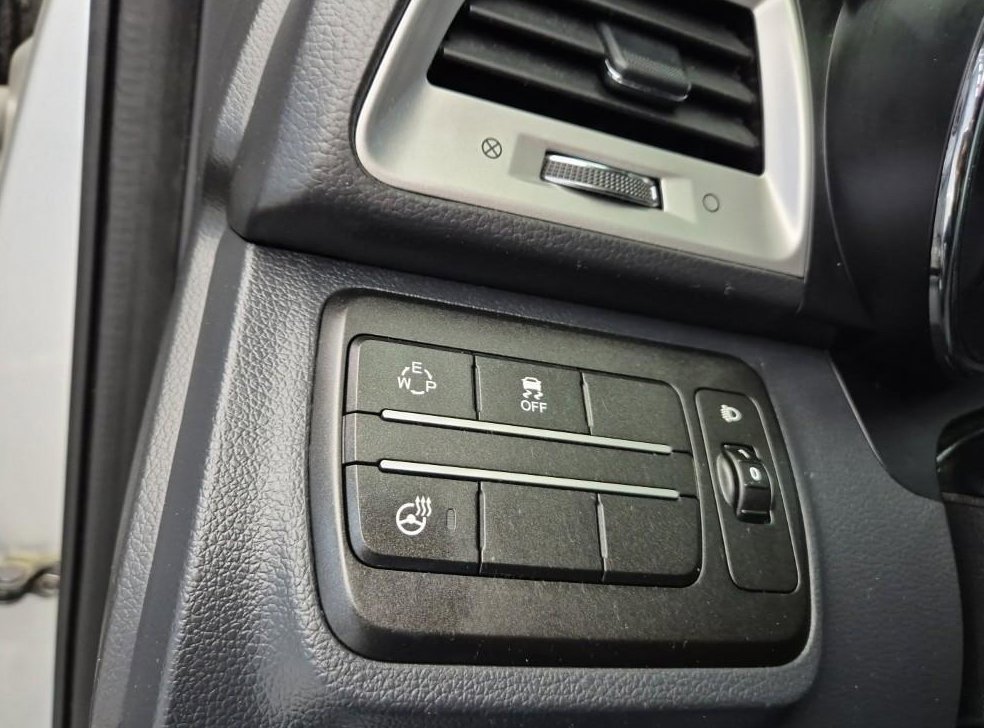 KG모빌리티(쌍용)  티볼리 디젤 2WD 1.6 LX 사진 17