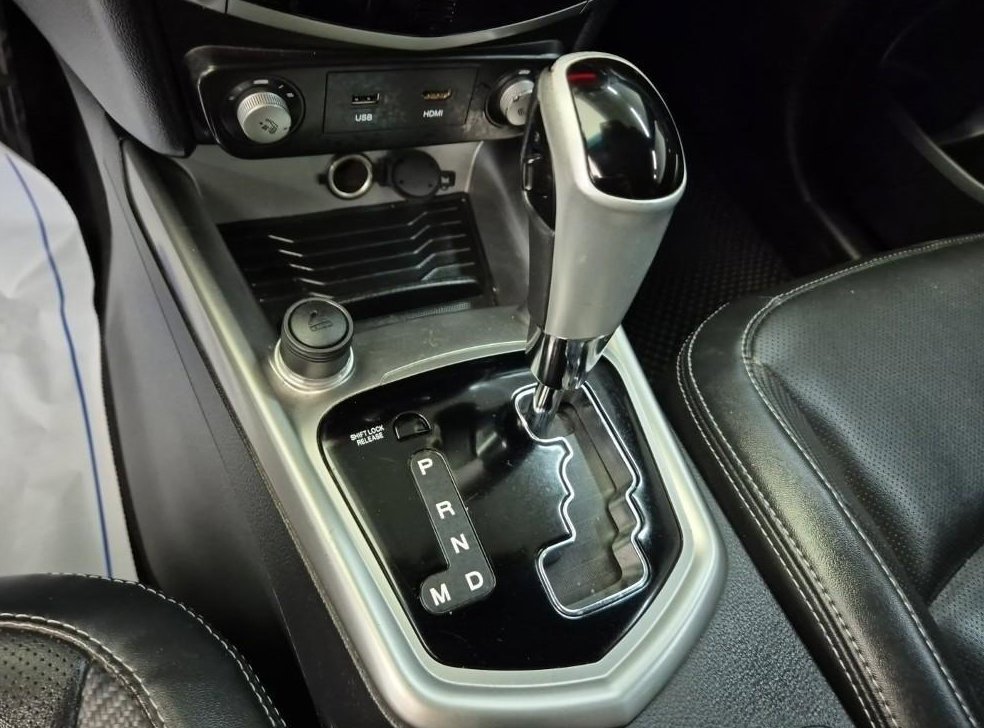 KG모빌리티(쌍용)  티볼리 디젤 2WD 1.6 LX 사진 8