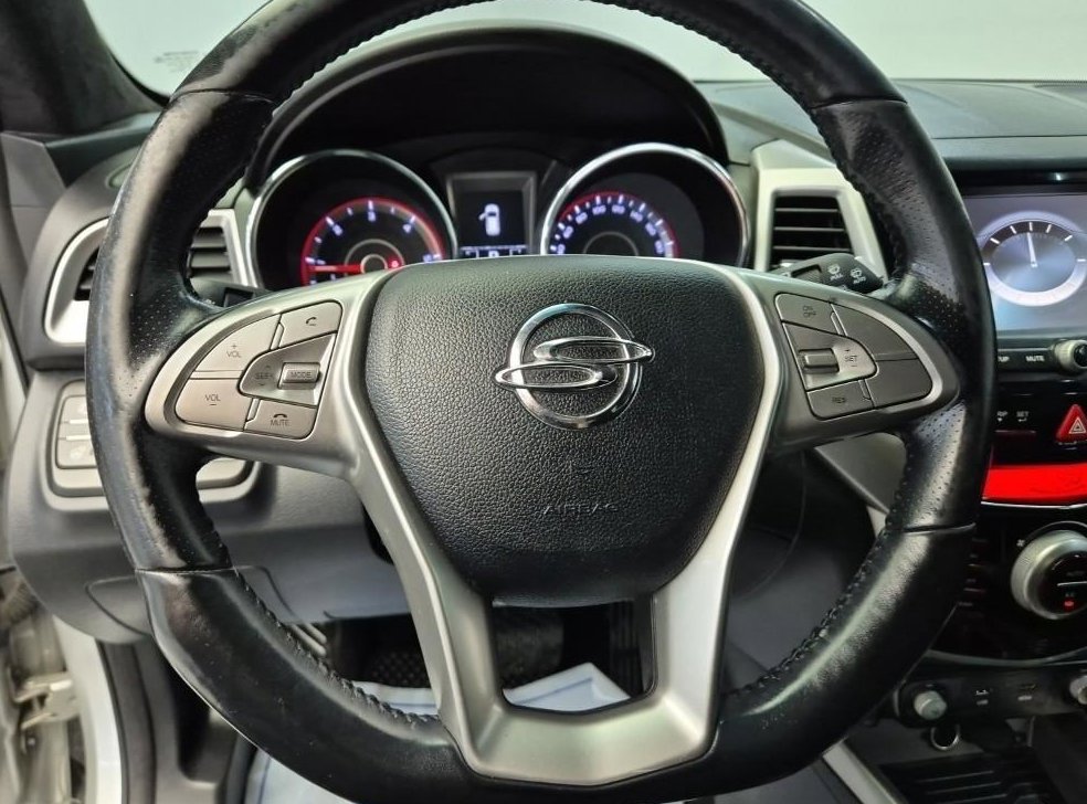 KG모빌리티(쌍용)  티볼리 디젤 2WD 1.6 LX 사진 9