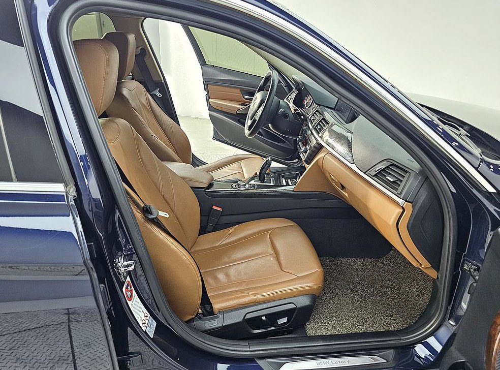 BMW 3시리즈 320d 럭셔리 사진 11