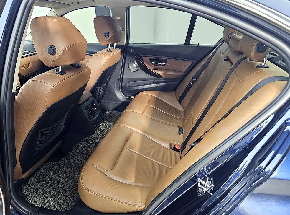 BMW 3시리즈 320d 럭셔리 사진 9