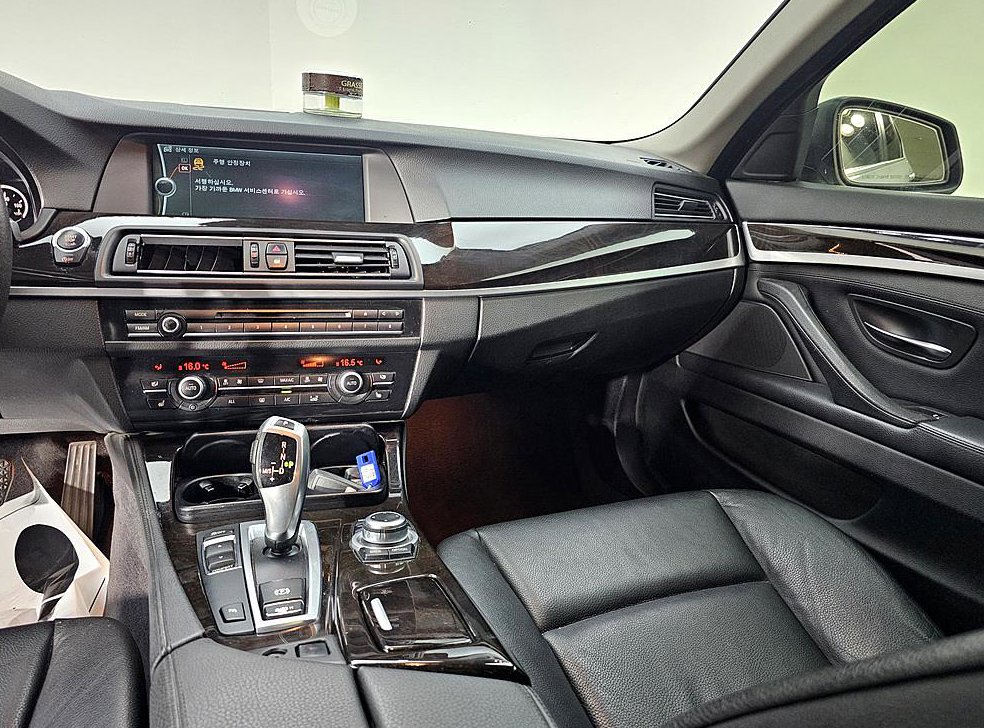 BMW 5시리즈 520d 럭셔리 사진 10