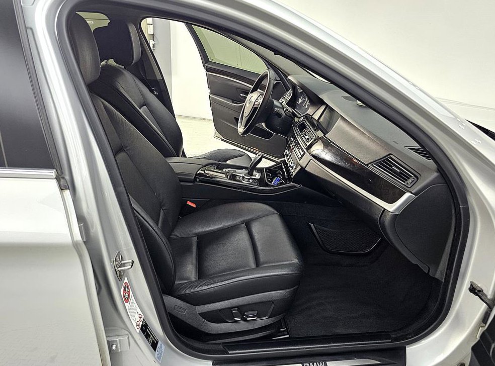 BMW 5시리즈 520d 럭셔리 사진 11