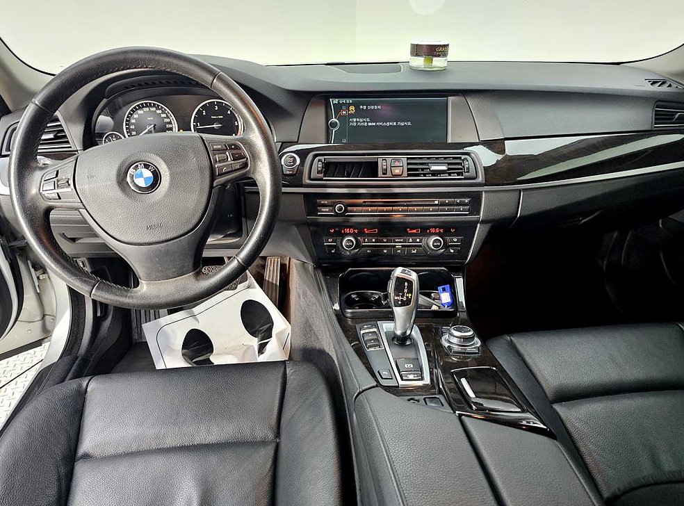 BMW 5시리즈 520d 럭셔리 사진 5