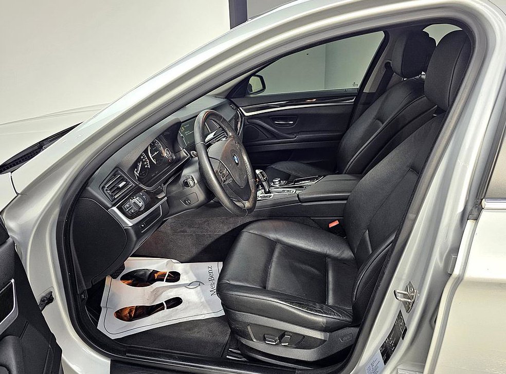 BMW 5시리즈 520d 럭셔리 사진 8