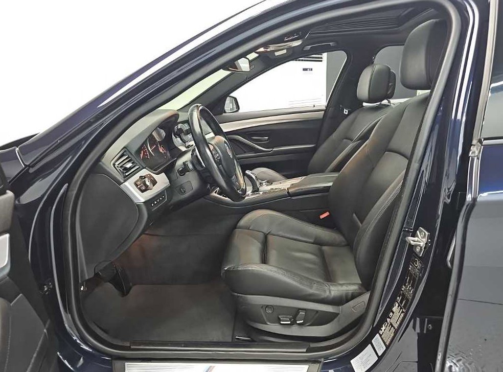 BMW 5시리즈 550i xDrive 사진 11