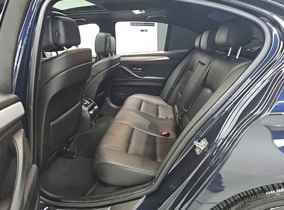 BMW 5시리즈 550i xDrive 사진 12