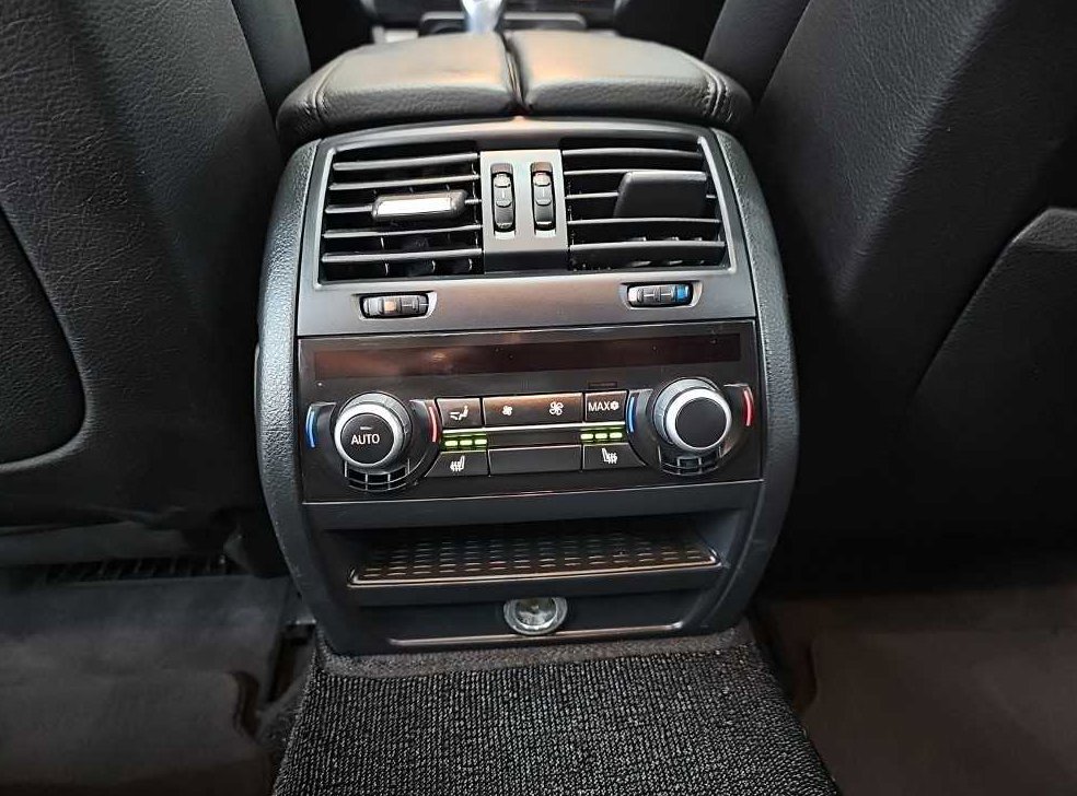 BMW 5시리즈 550i xDrive 사진 13