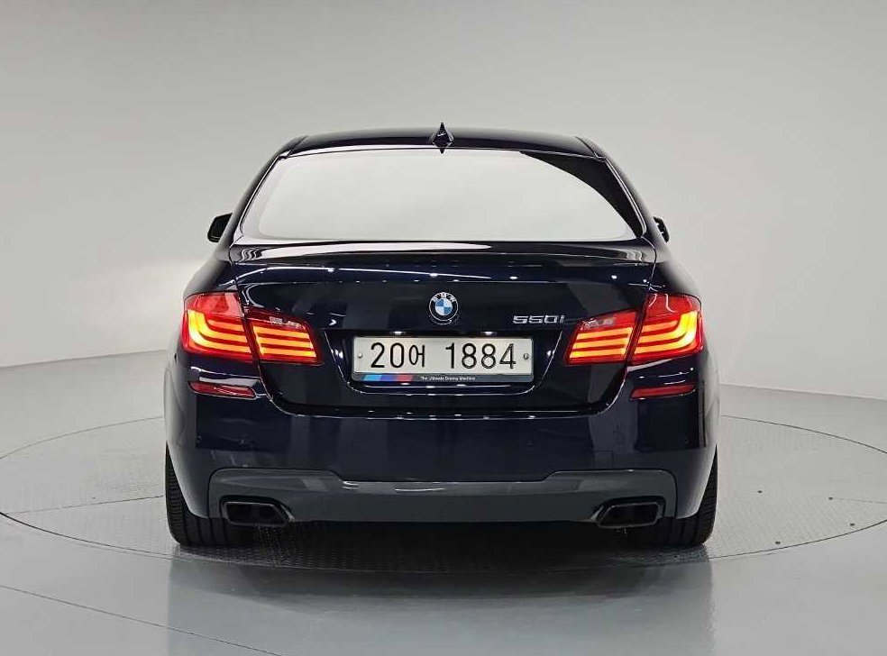 BMW 5시리즈 550i xDrive 사진 3