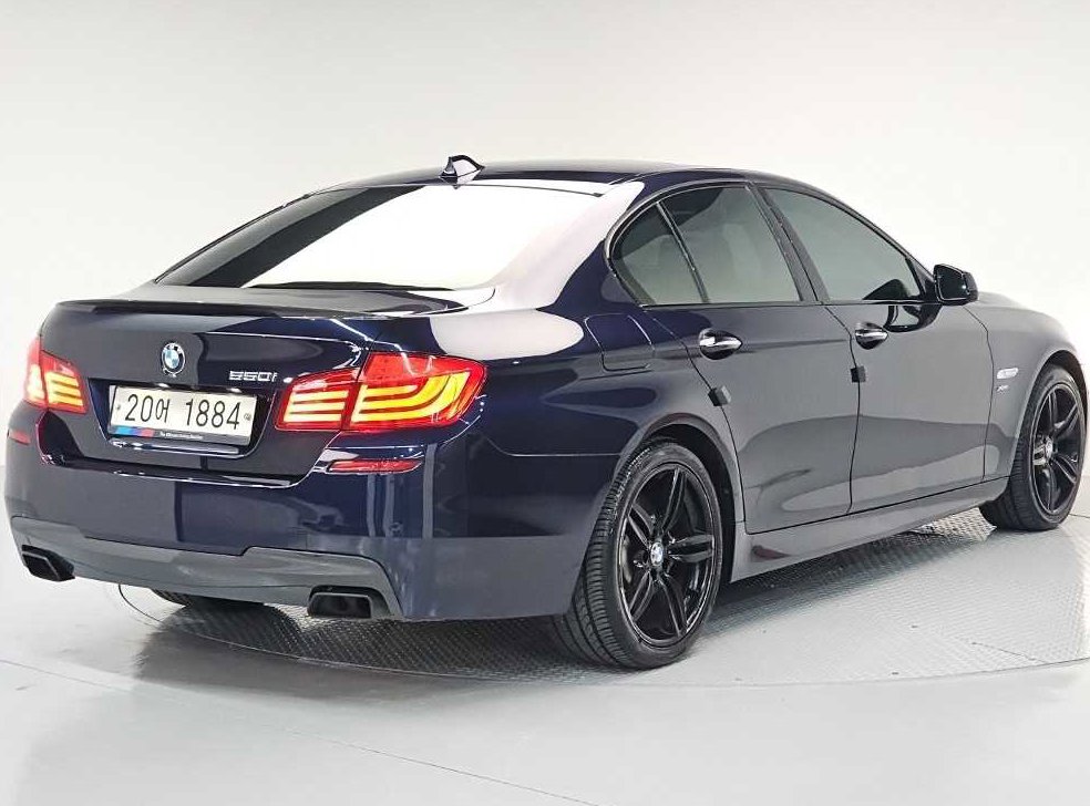 BMW 5시리즈 550i xDrive 사진 4