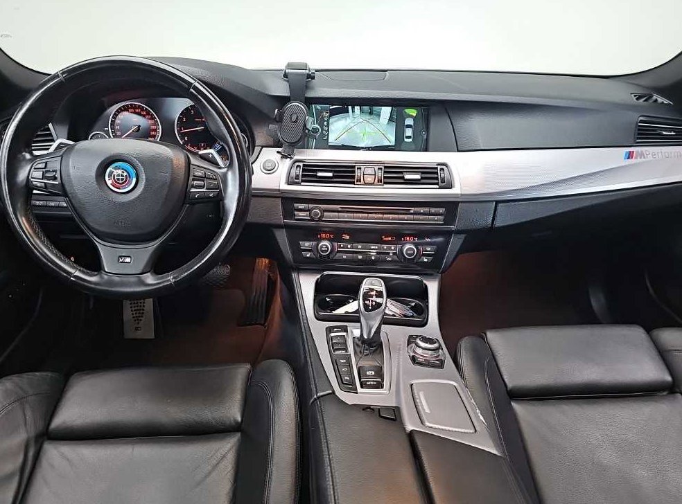 BMW 5시리즈 550i xDrive 사진 7