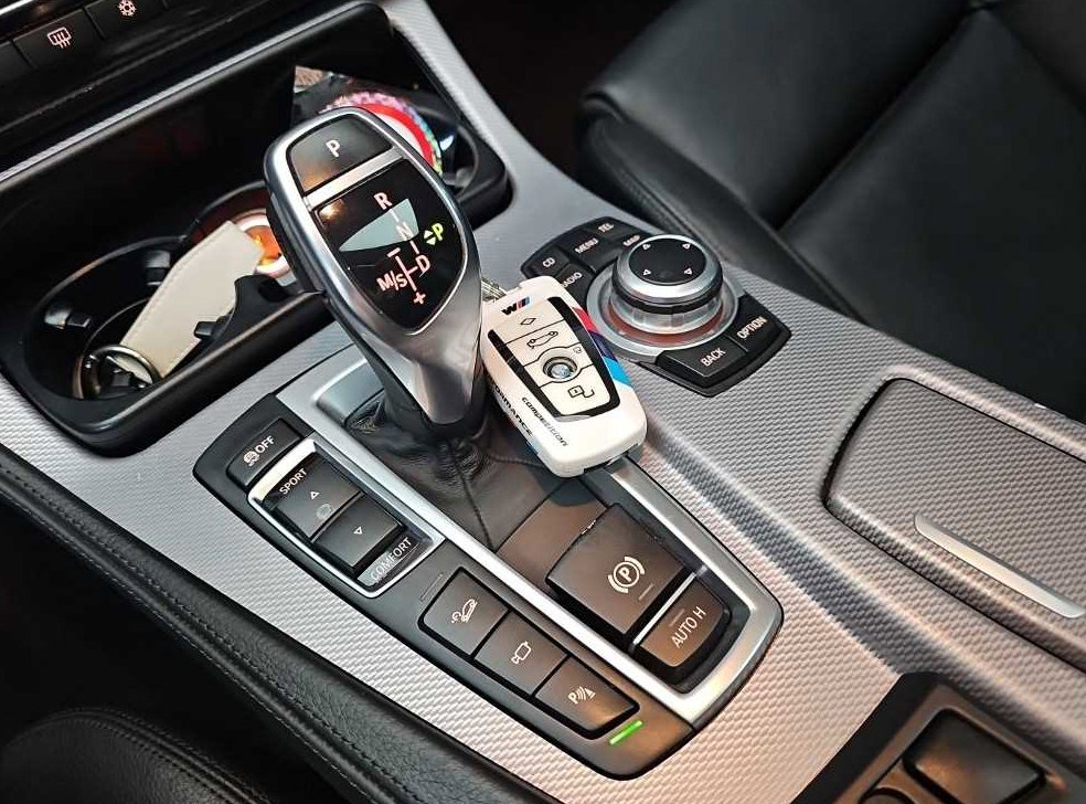 BMW 5시리즈 550i xDrive 사진 8
