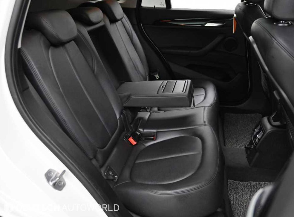 BMW X1 xDrive 18d 사진 12