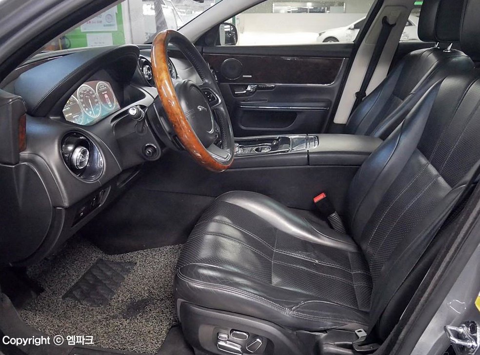 재규어 XJ 3.0D 사진 10
