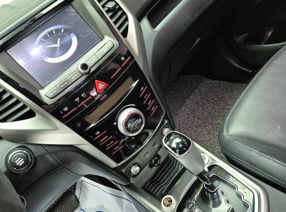 KG모빌리티(쌍용)  티볼리 디젤 2WD 1.6 LX 사진 10