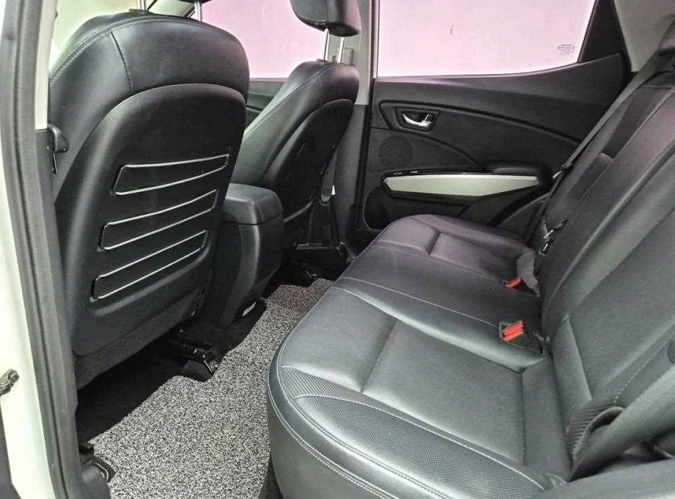 KG모빌리티(쌍용)  티볼리 디젤 2WD 1.6 LX 사진 12