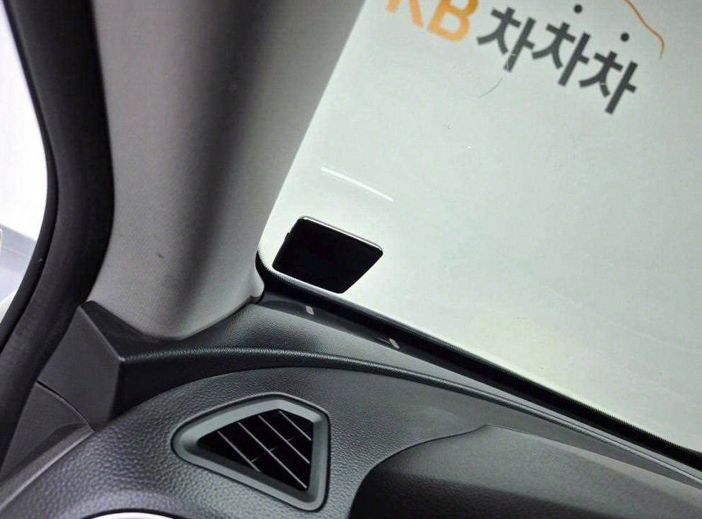 KG모빌리티(쌍용)  티볼리 디젤 2WD 1.6 LX 사진 17