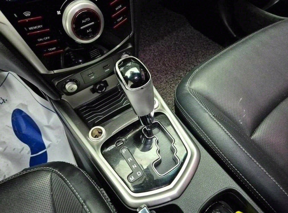 KG모빌리티(쌍용)  티볼리 디젤 2WD 1.6 LX 사진 8
