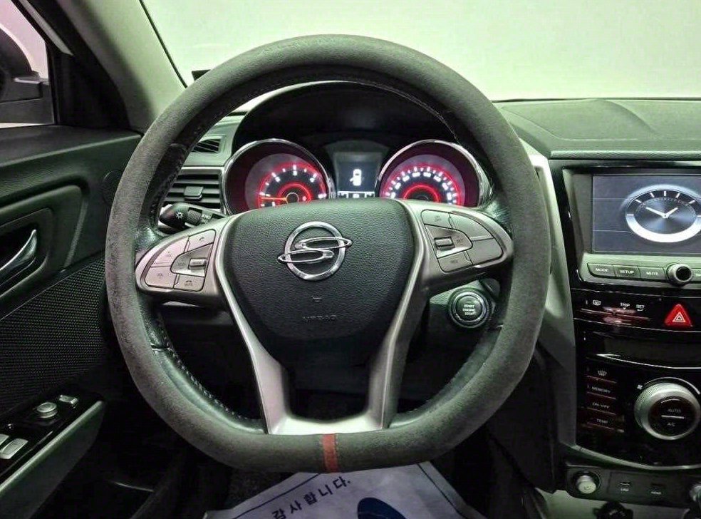 KG모빌리티(쌍용)  티볼리 디젤 2WD 1.6 LX 사진 9