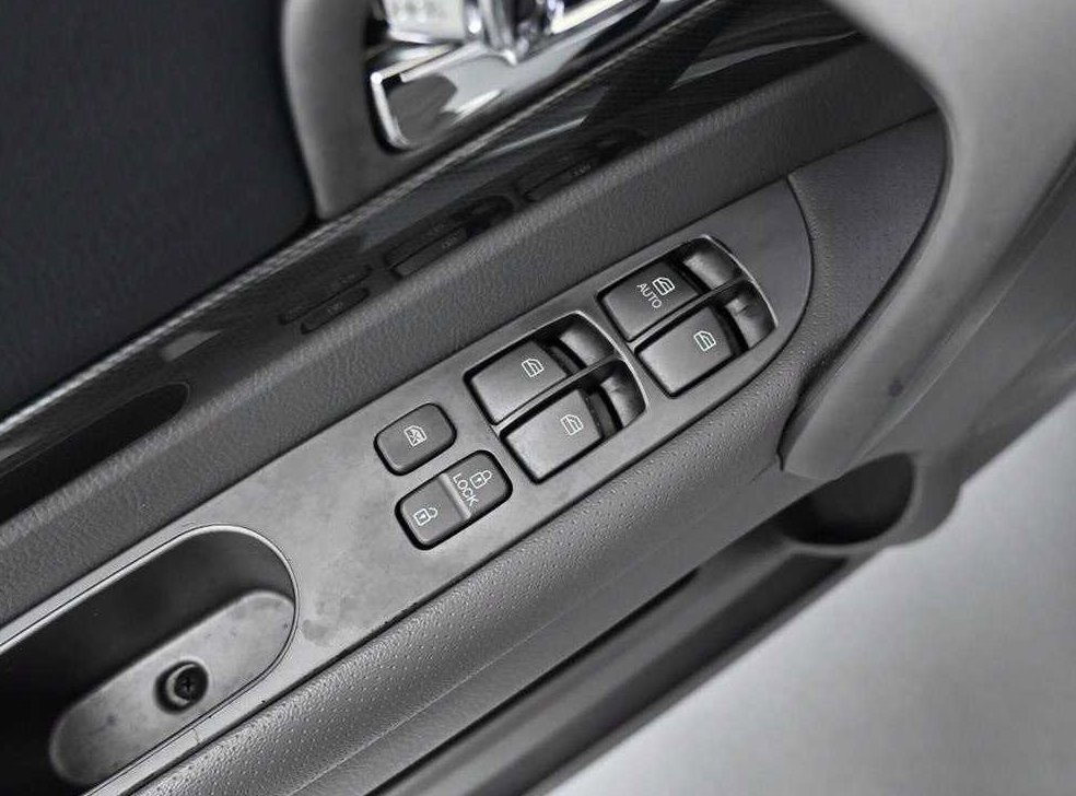 KG모빌리티(쌍용)  코란도 2WD LT 사진 15