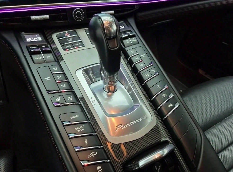 포르쉐 파나메라 4.8 GTS 사진 18