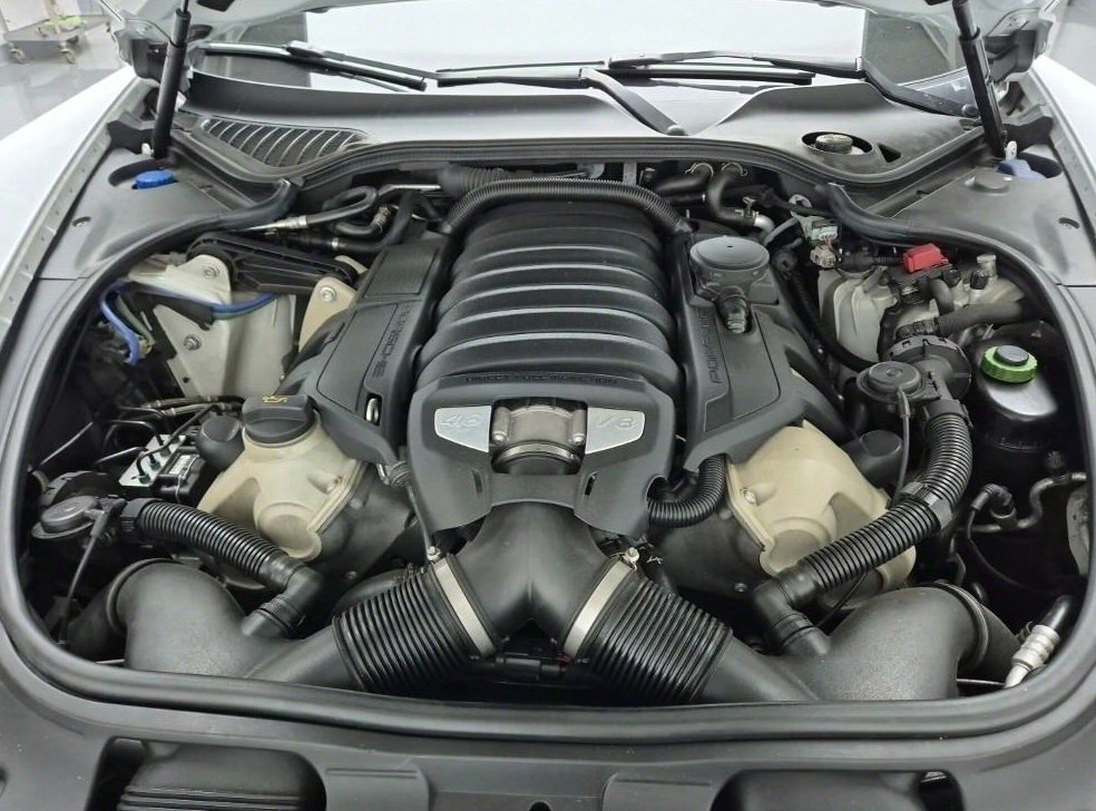 포르쉐 파나메라 4.8 GTS 사진 8