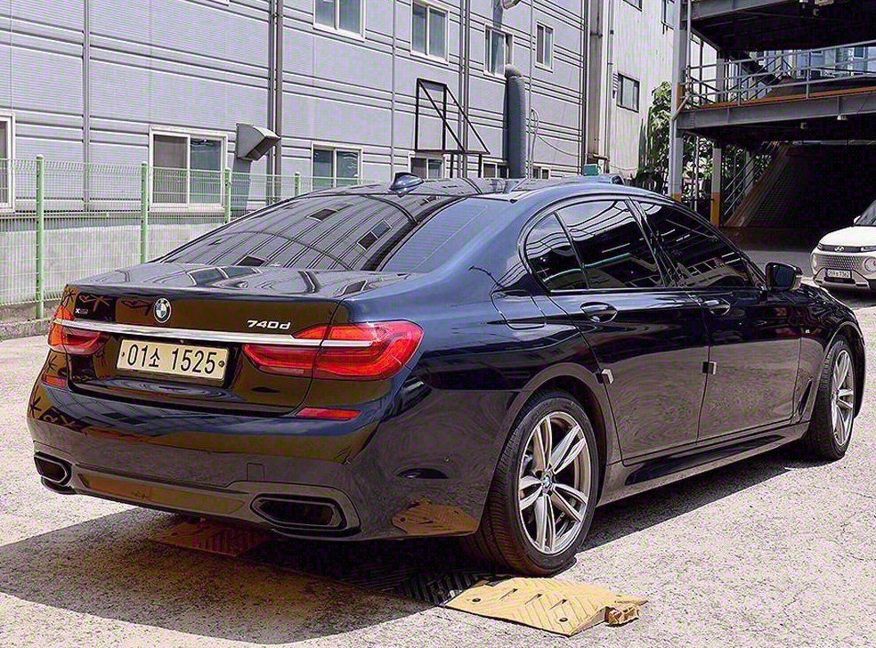 BMW 7시리즈 740d xDrive M 스포츠 사진 4