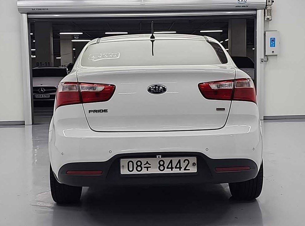 기아 프라이드 4DR 1.6GDI 프레스티지 사진 3