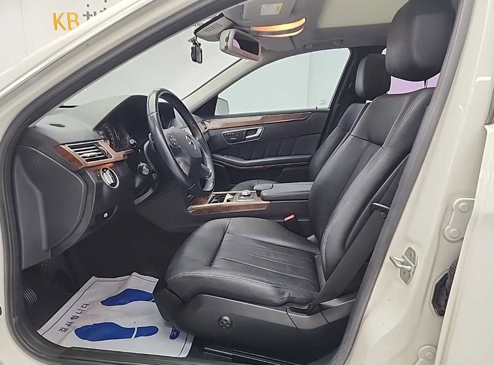 벤츠 E 클래스 E300 엘레강스 사진 11
