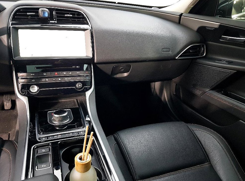재규어 XE 2.0T 프레스티지 사진 10