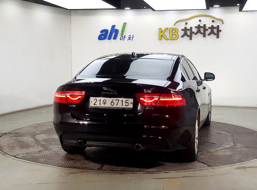 재규어 XE 2.0T 프레스티지 사진 3