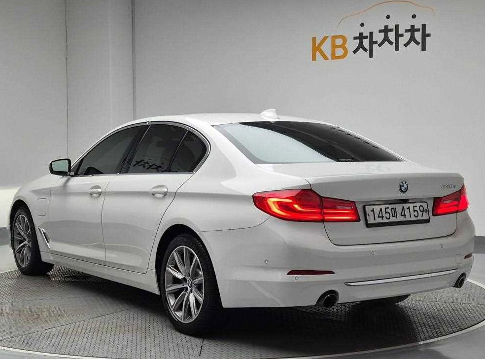 BMW 5시리즈 530e 럭셔리 플러스 사진 2