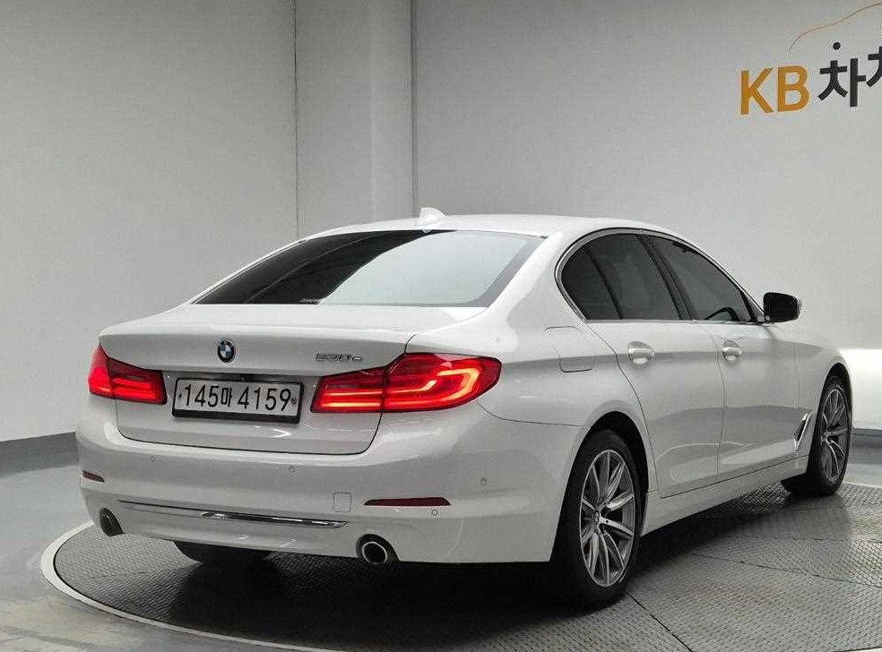 BMW 5시리즈 530e 럭셔리 플러스 사진 3