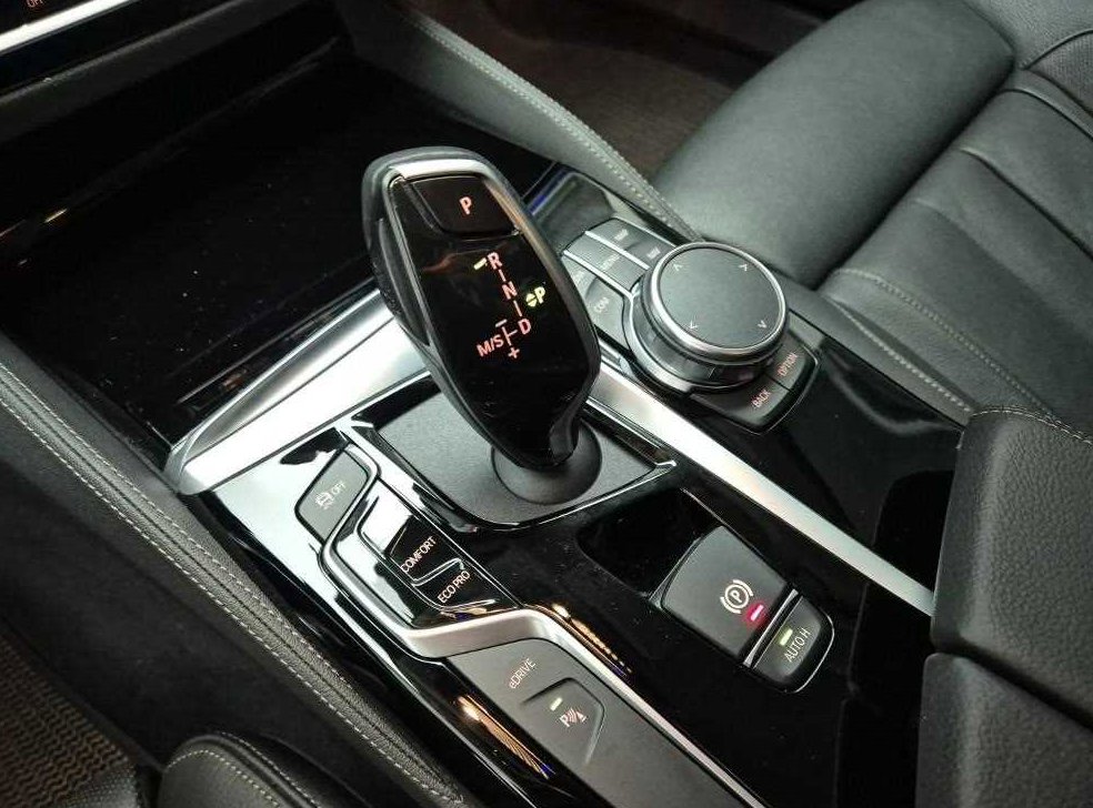 BMW 5시리즈 530e 럭셔리 플러스 사진 8