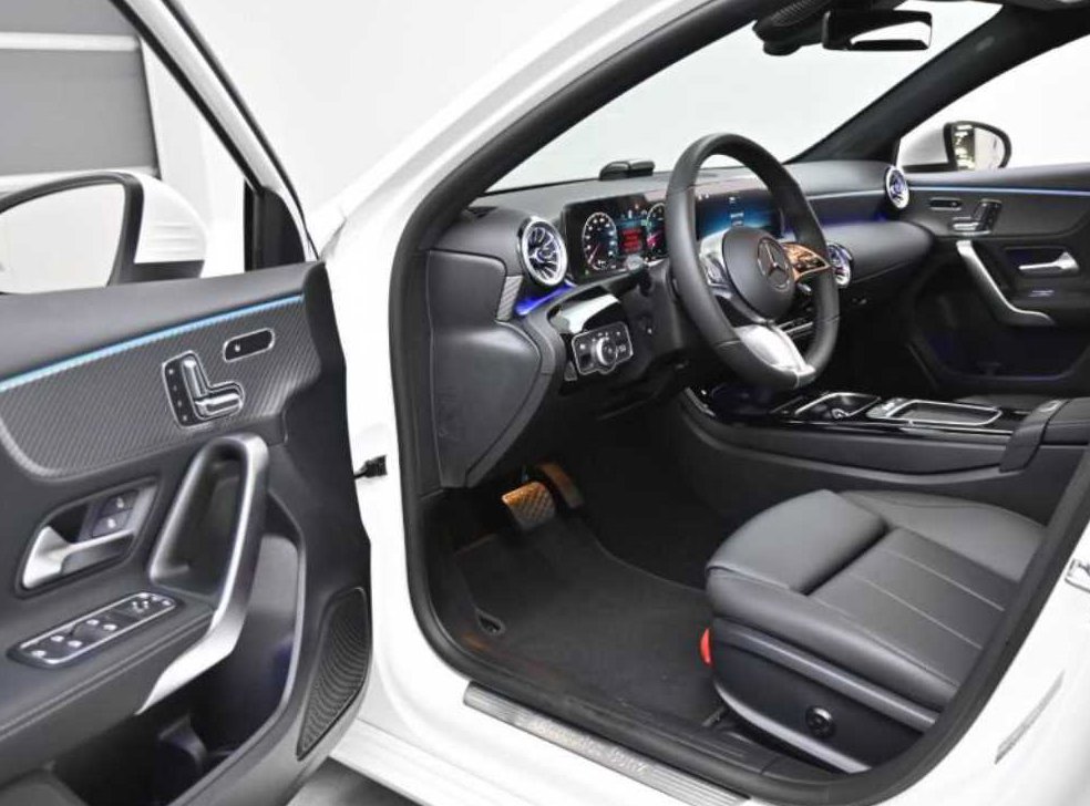 벤츠 A 클래스 A220 해치백 사진 11