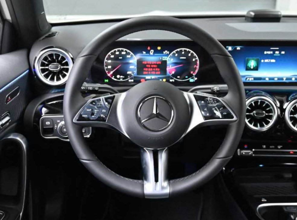 벤츠 A 클래스 A220 해치백 사진 13