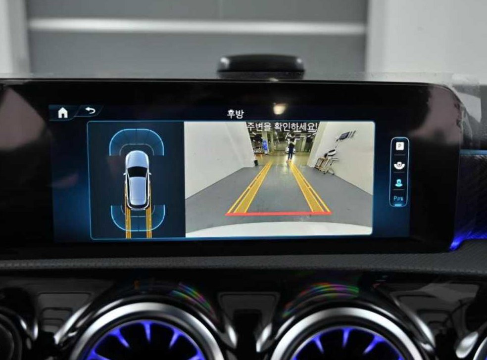 벤츠 A 클래스 A220 해치백 사진 15