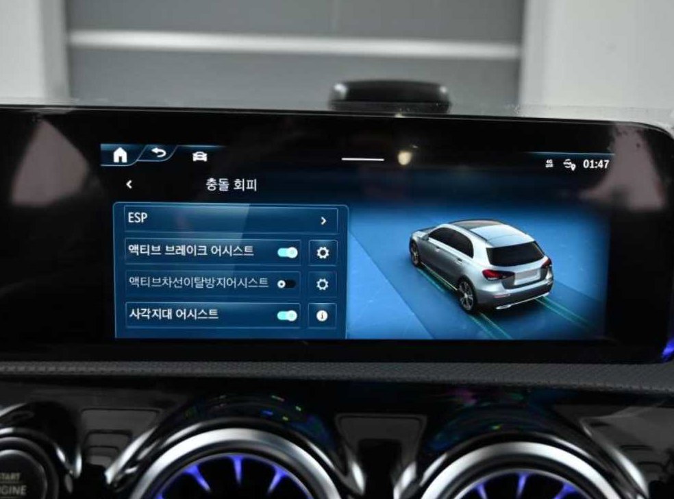 벤츠 A 클래스 A220 해치백 사진 17