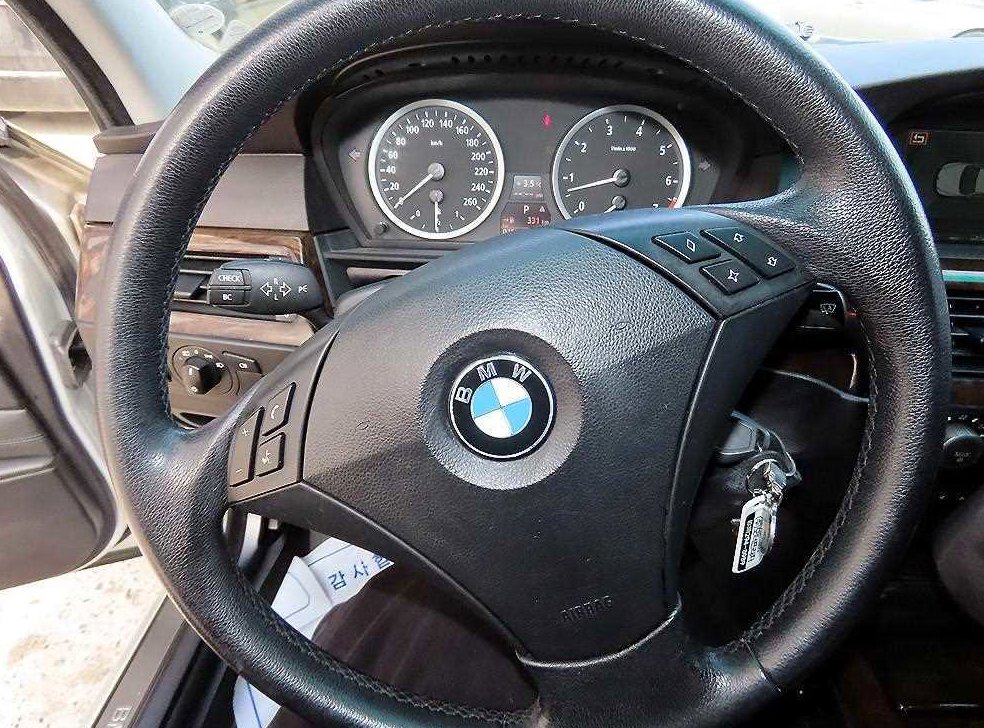 BMW 5시리즈 530i 세단 사진 8