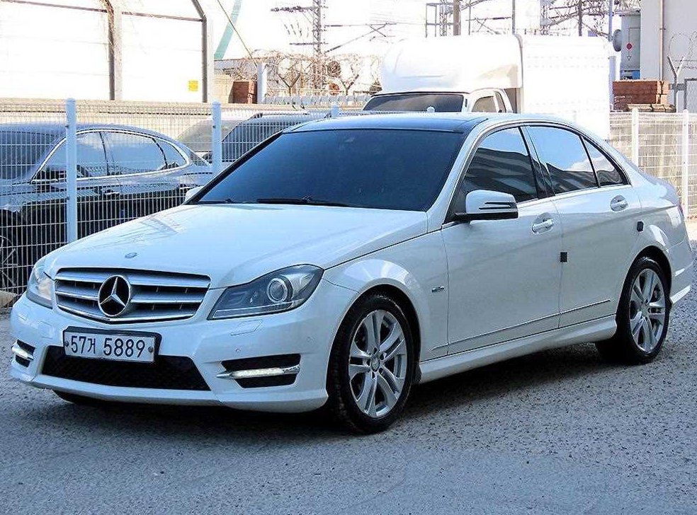 벤츠 C 클래스 C200 CGI 아방가르드 사진 2