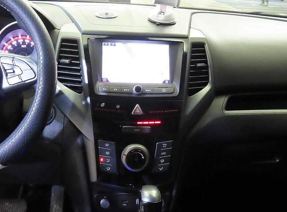 KG모빌리티(쌍용)  티볼리 2WD 디젤 VX 사진 12