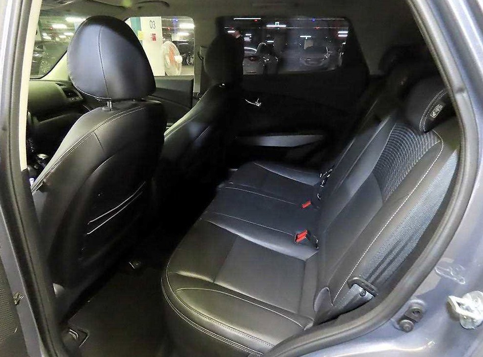 KG모빌리티(쌍용)  티볼리 2WD 디젤 VX 사진 8