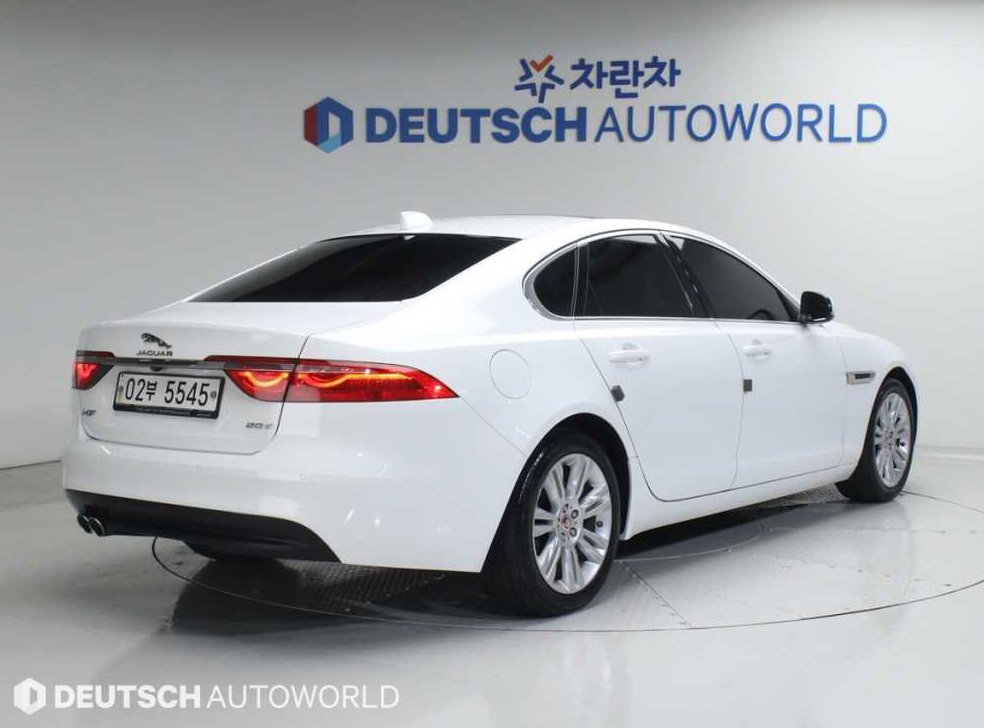 재규어 XF 2.0D 포트폴리오 사진 2