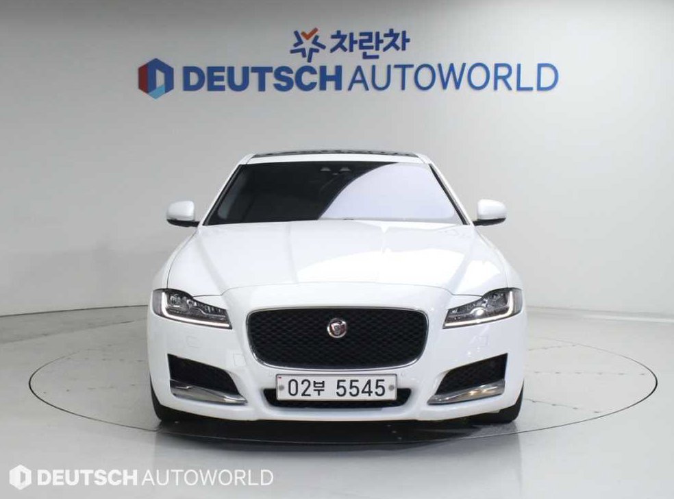 재규어 XF 2.0D 포트폴리오 사진 3
