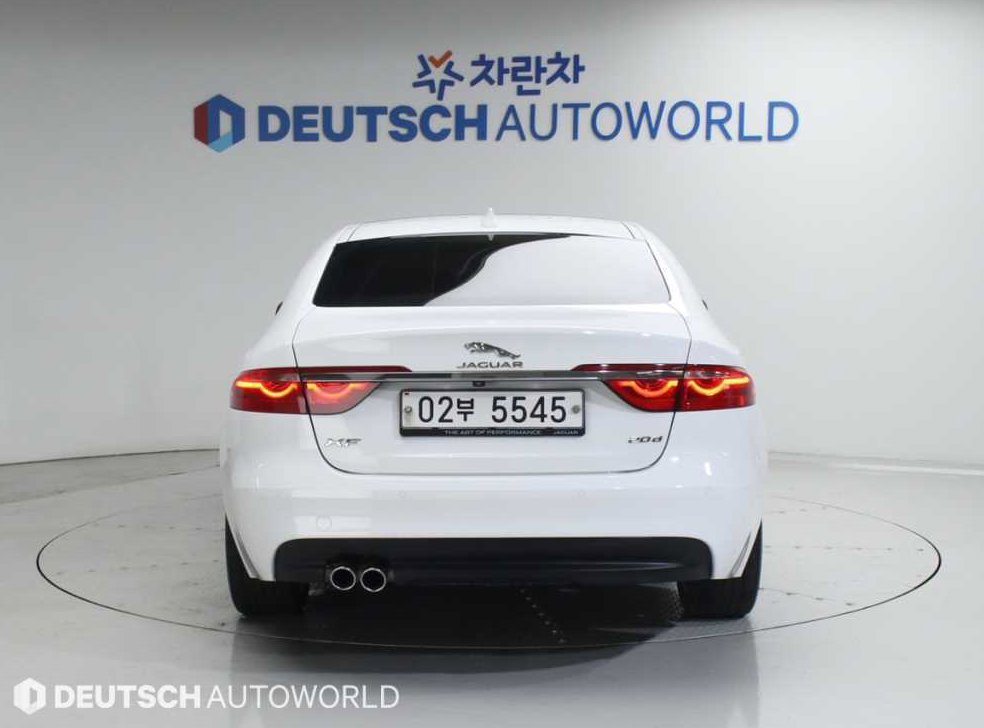 재규어 XF 2.0D 포트폴리오 사진 4