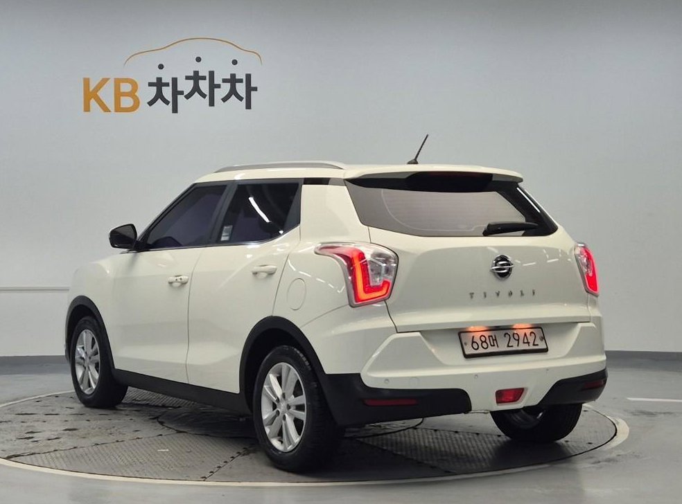 KG모빌리티(쌍용)  티볼리 2WD 가솔린 VX 사진 3